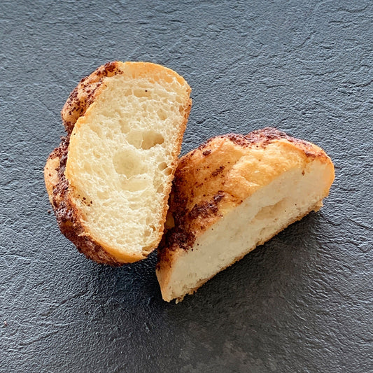 【コッペパン】昔ながらの優しい味わいにカカオの風味をのせて